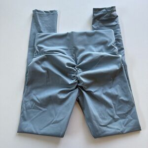 Blue scrunch butt leggings